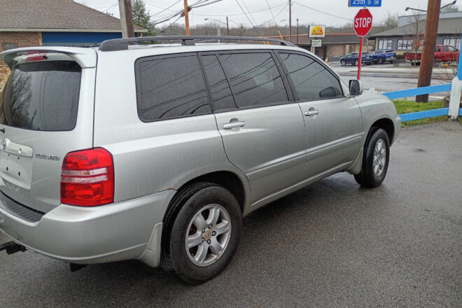 Silver 2001 Toyota Highlander rear-side view