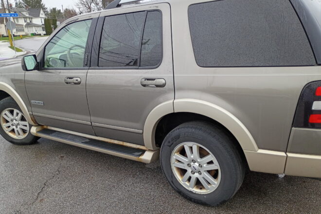 Tan 2006 Ford Explorer side profile