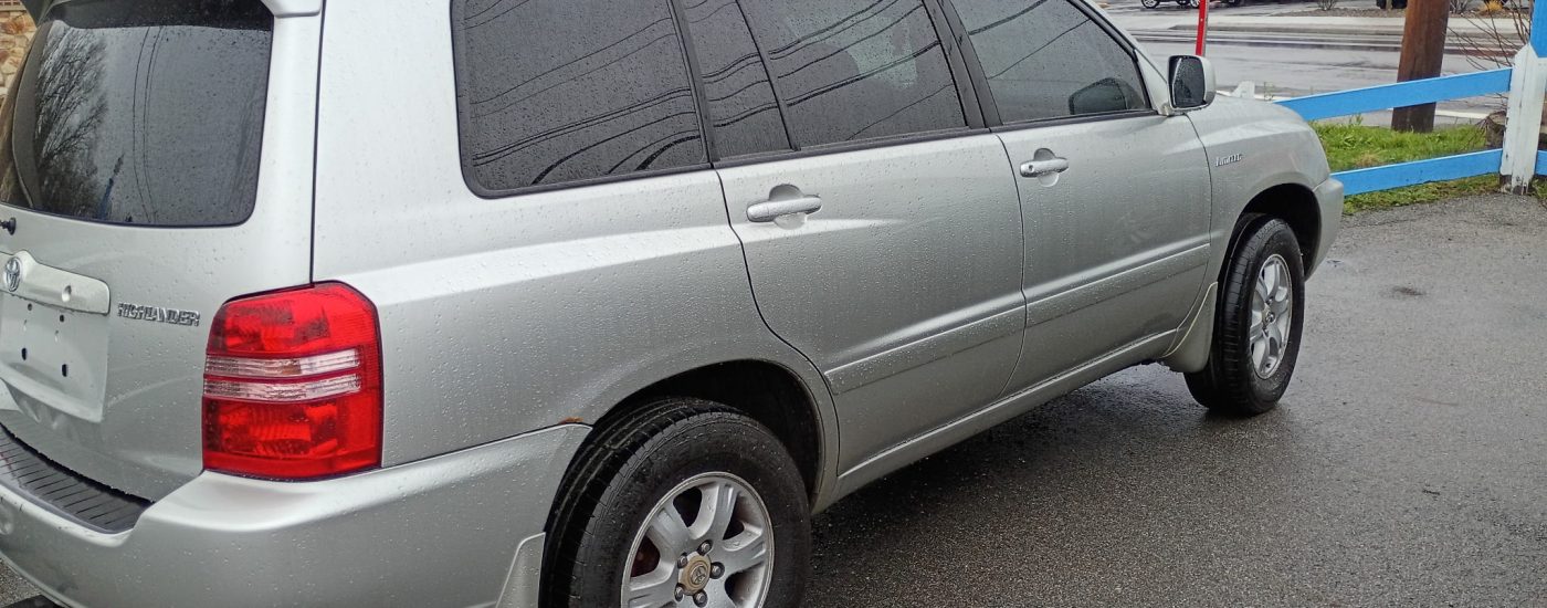 Silver 2001 Toyota Highlander rear-side view